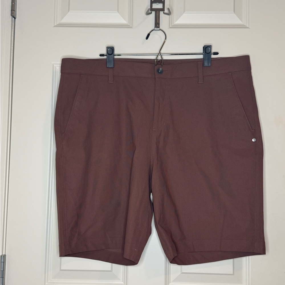 Vuori Meta Men’s Shorts 8”burgundy